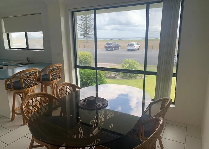 Hi Surf Unit 2, 92 Head Street, Forster
