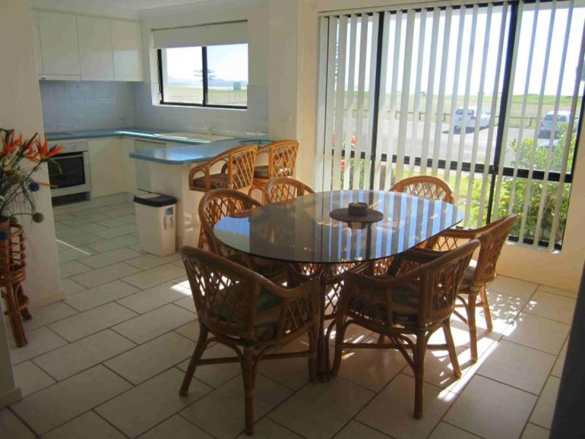 Hi Surf Unit 2, 92 Head Street, Apartment